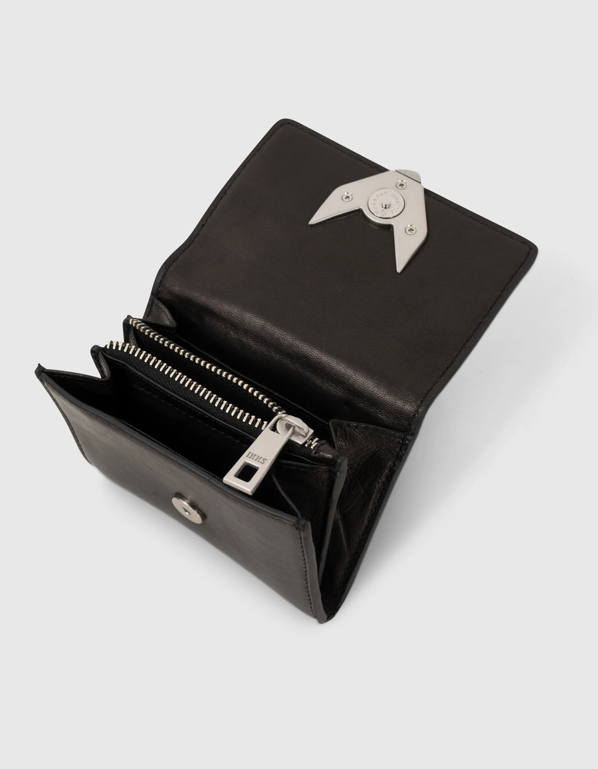 Le mini portefeuille 111 en cuir noir Femme
